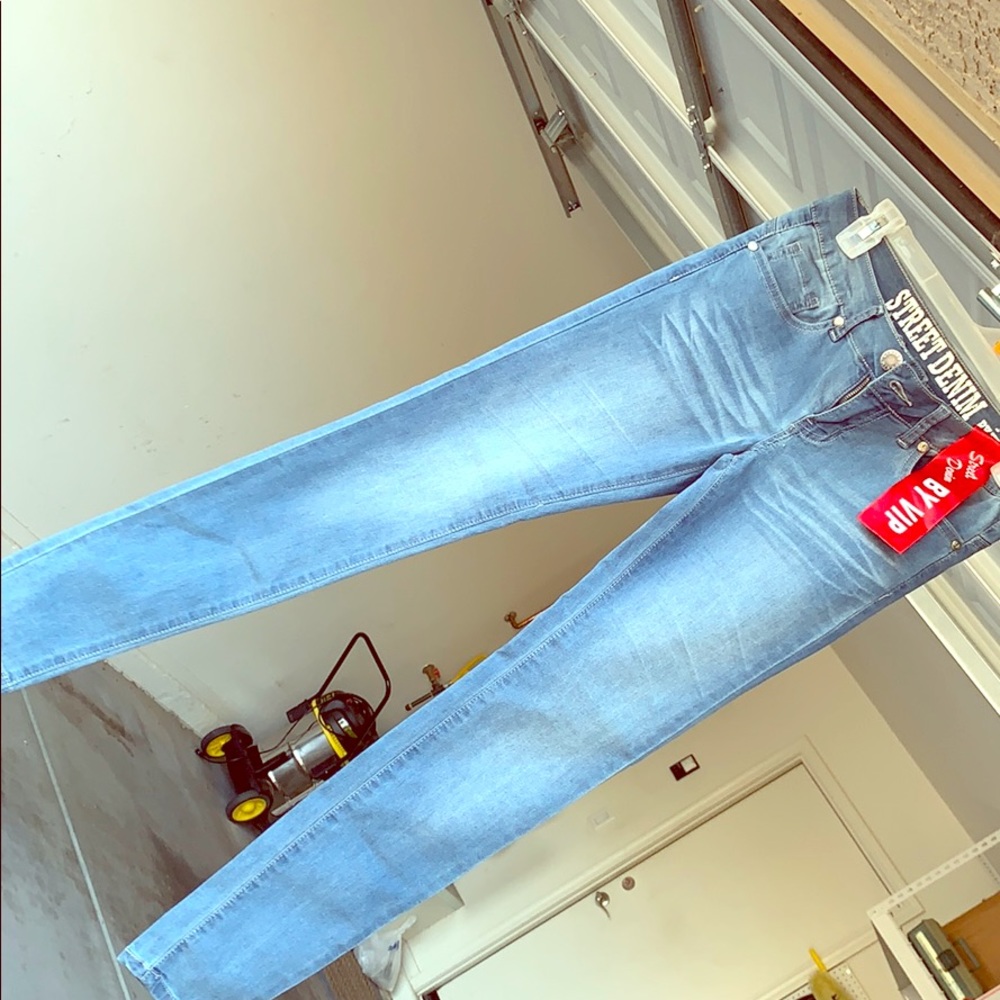✨NWT Stretchy Straight Leg Jeans size 5/6✨
